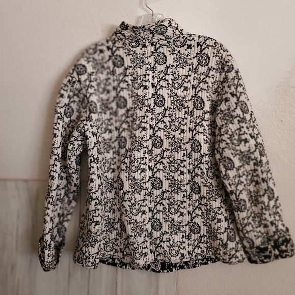 Silverstream Women's Black and White Reversible Quilted Jacket - Picture 5 of 11